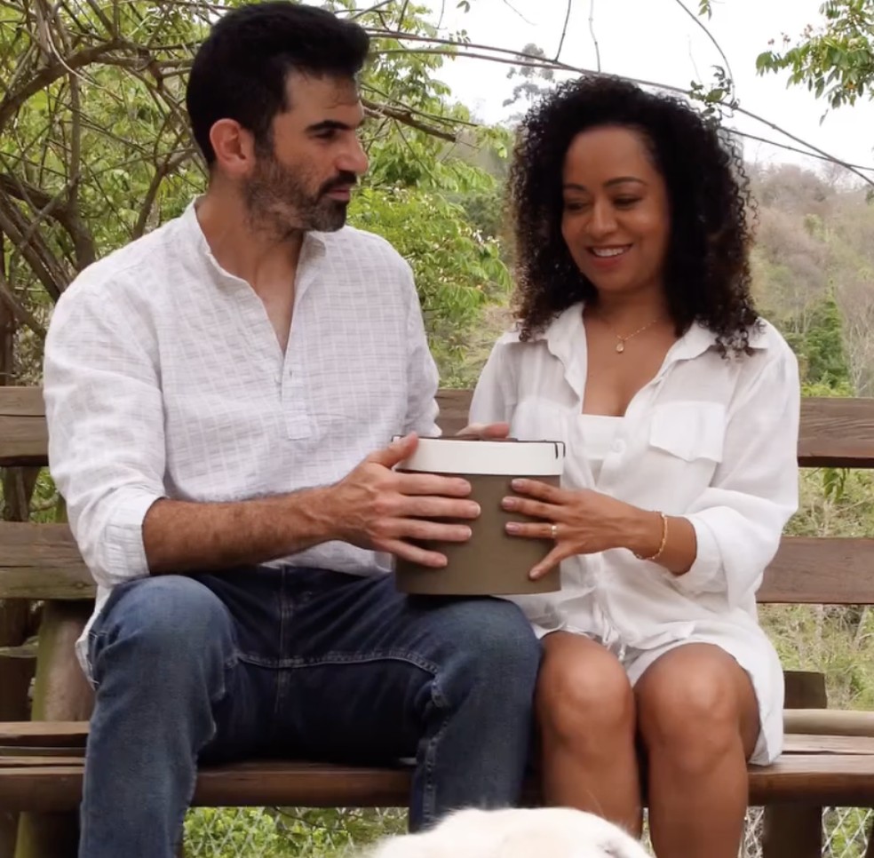 Aretha Oliveira, a 'Pata' de 'Chiquititas', e o marido, o argentino Sebastian Goldberg — Foto: Reprodução/Instagram