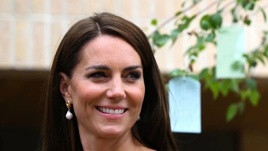 Kate Middleton faz rara aparição com anel que ganhou de príncipe William quando namoravam Kate Middleton faz rara aparição com anel que ganhou de príncipe William quando namoravam