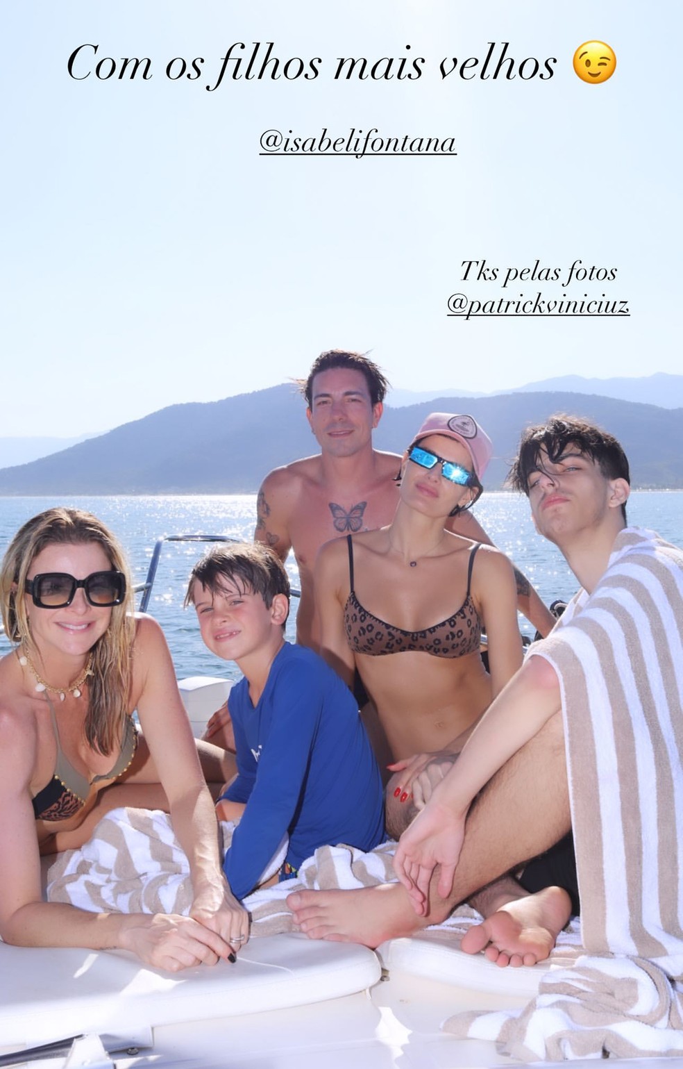 Isabeli Fontana curte passeio de barco com Di Ferrero e o caçula, Lucas, seu filho com Henri Castelli — Foto: Instagram