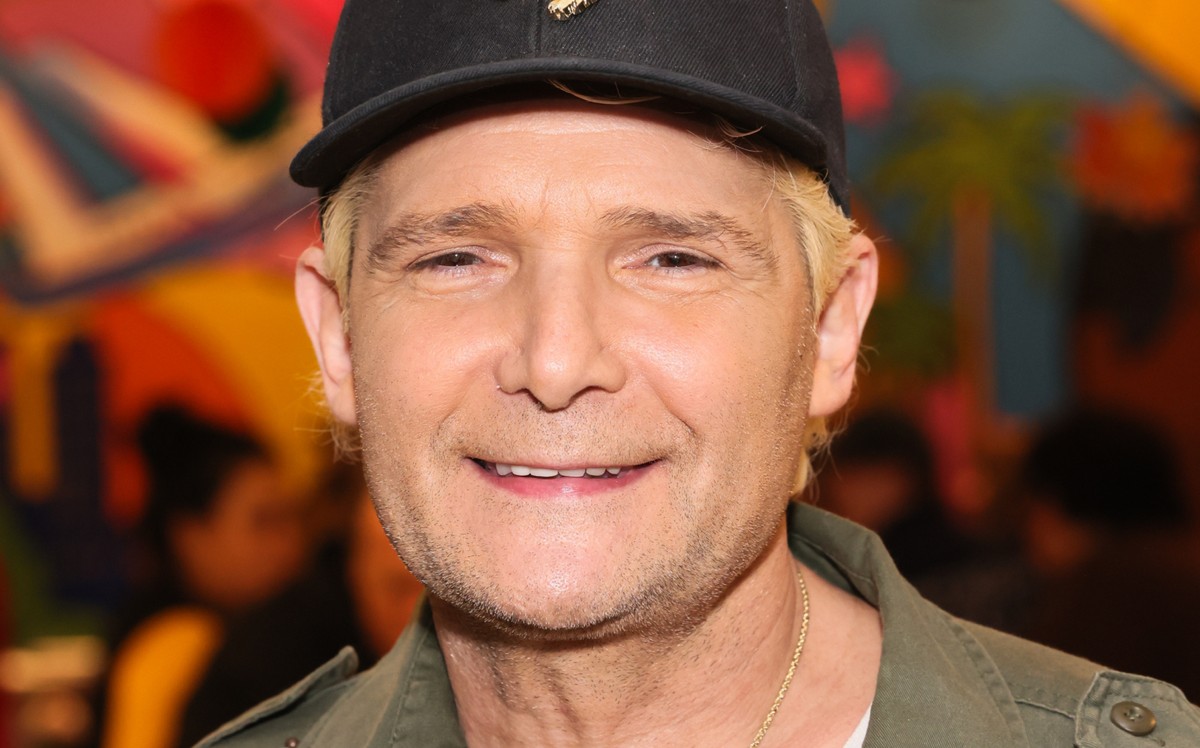 Corey Feldman, astro de 'Goonies', é hospitalizado após passar mal em voo