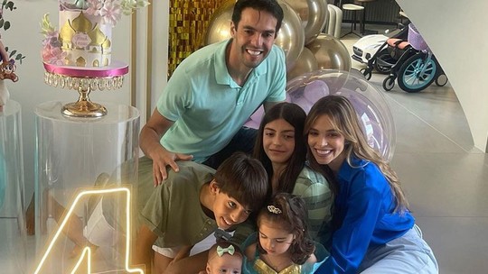 Kaká e Carol Dias celebram 4 meses da filha com ensaio inspirado em princesas