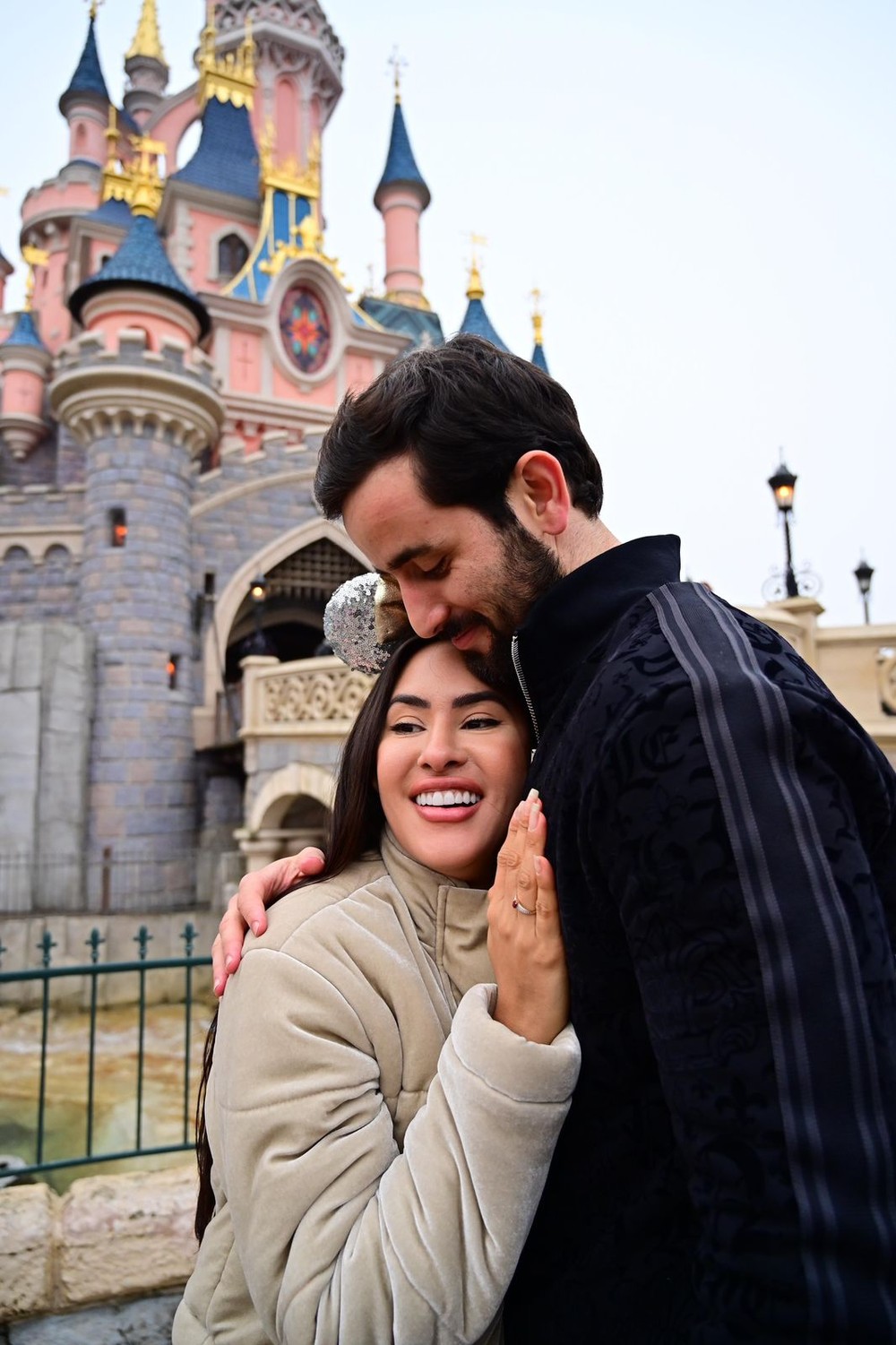 Isabelle Nogueira diz que guarda aliança do noivado com Matteus Amaral