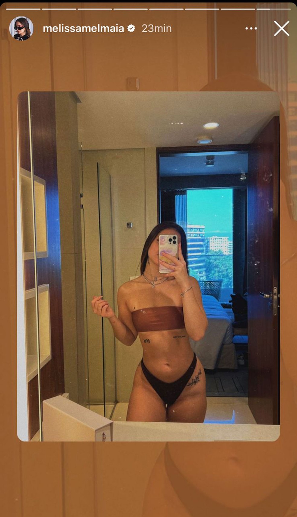Nova solteira do pedaço, Mel Maia faz selfie de biquíni em frente ao espelho