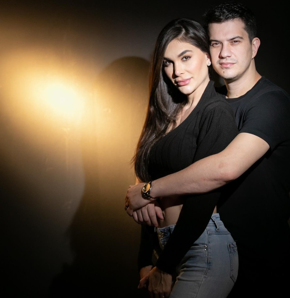 Sertanejo Hugo, dupla com Guilherme, se casa com médica no civil