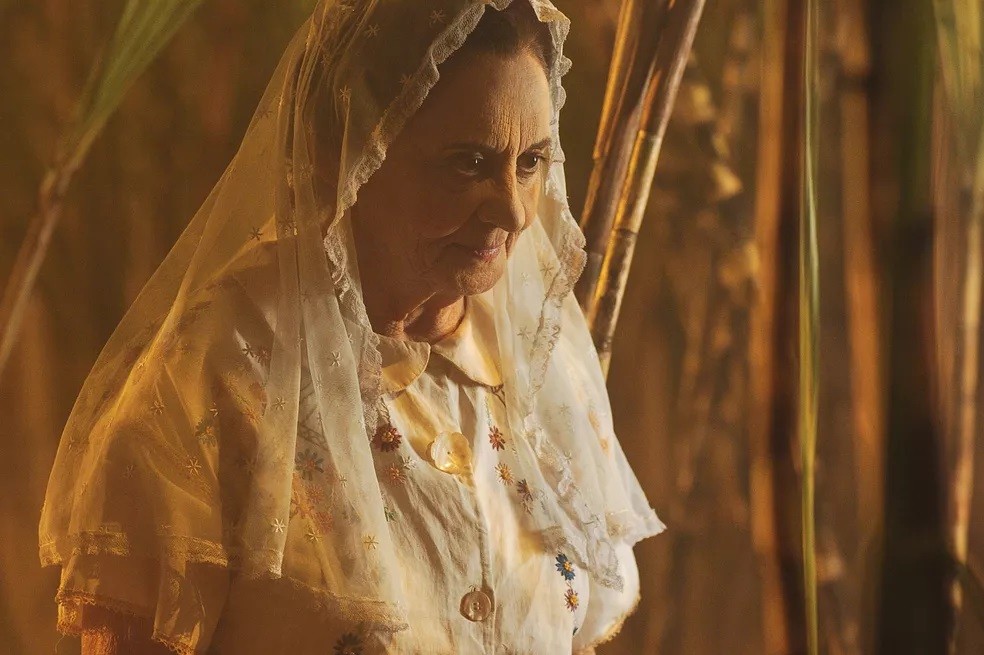 Laura Cardoso, como Senhora dos Dois Mundos, na minissérie 'Hoje é Dia de Maria' (Globo, 2005) — Foto: Renato Rocha Miranda/Globo
