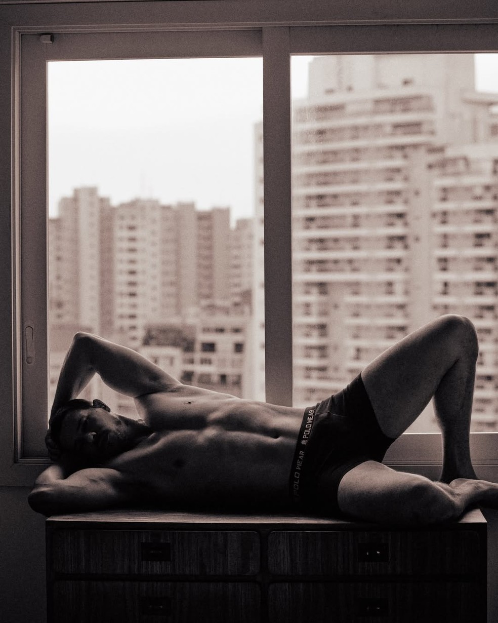 José Loreto surge só de cueca em ensaio e agita a web: 'A Pilar vai mandar apagar essas fotos, hein' — Foto: @renamchristofoletti
