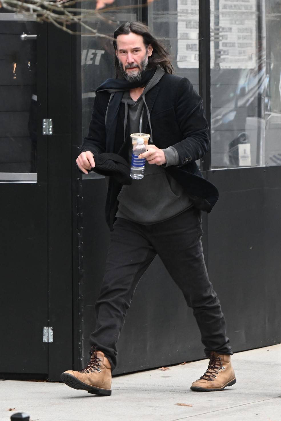 Viúva perde R$ 55,5 mil ao namorar Keanu Reeves 'fake' e vende casa ...