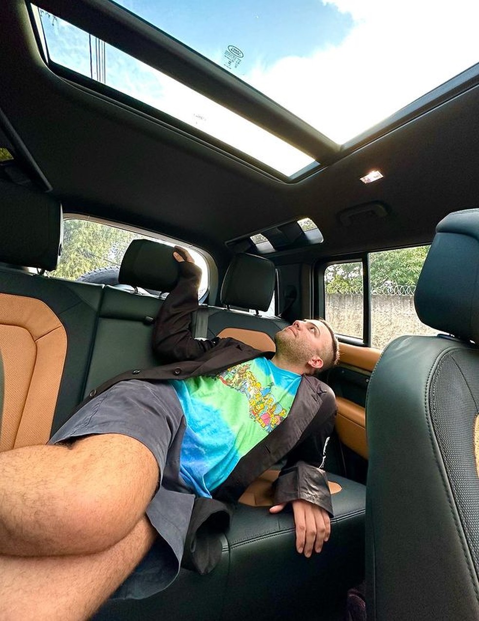 Vídeo: Lucas Rangel faz tour por novo carro de luxo de R$ 800 mil