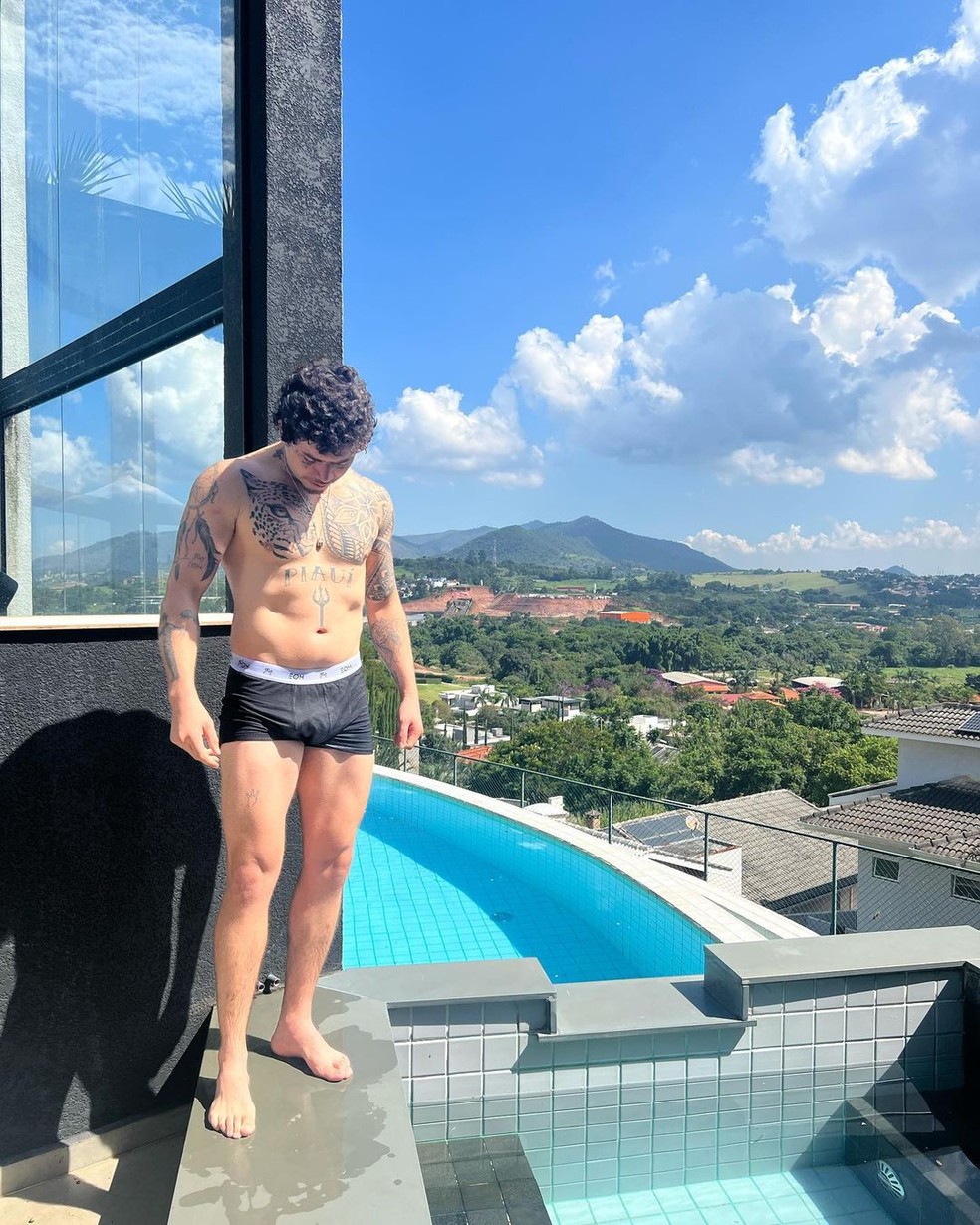 Whindersson Nunes mostra músculos, nariz sangrando e imersão em gelo em  meio a treino para luta de boxe