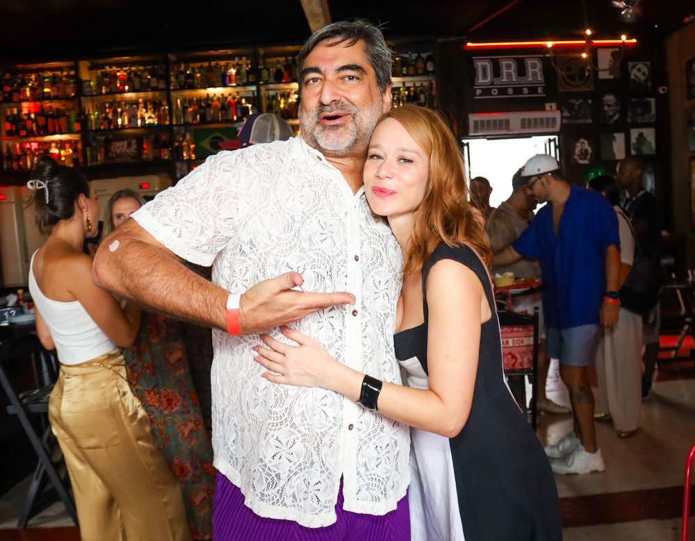 Mariana Ximenes, Zeca Camargo e mais famosos curtem roda de samba no ...