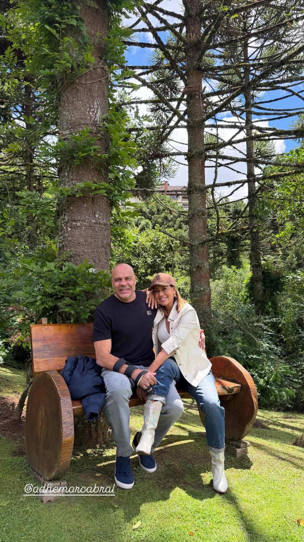 Solange Frazão e o namorado, Adhemar Cabral — Foto: Reprodução/Instagram