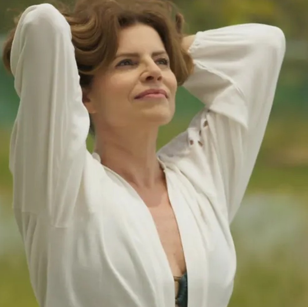 Débora Bloch interpreta Deodora em 'No Rancho Fundo' — Foto: TV Globo