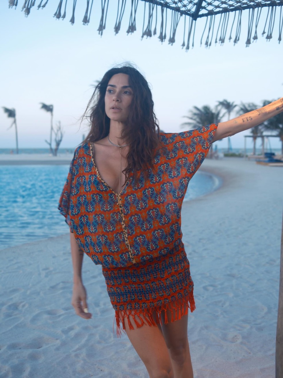 De biquíni de crochê e florzinha, Thaila Ayala esbanja carão e corpão durante viagem em família — Foto: Reprodução/Instagram