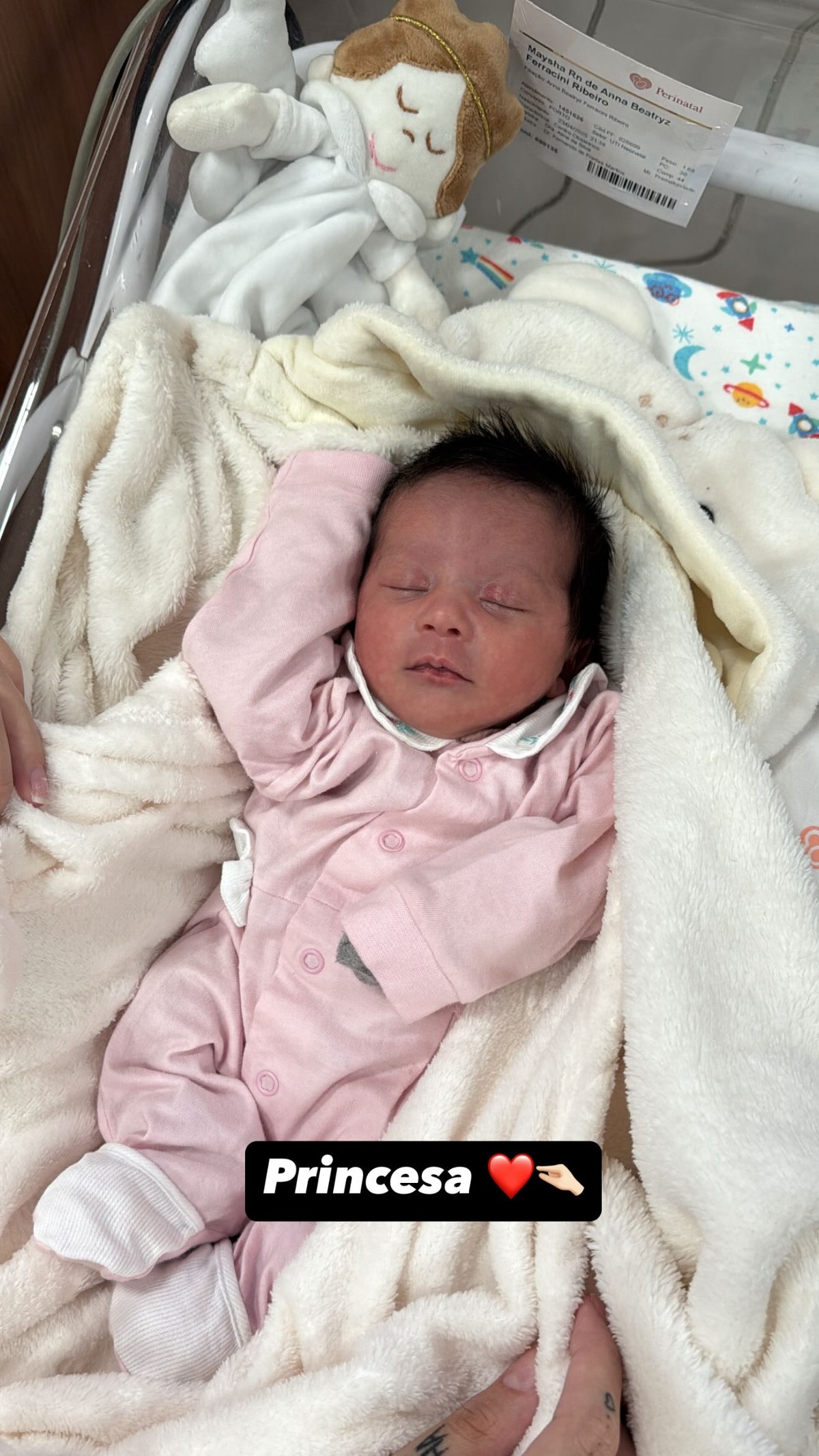 Maysha, filha de Bia Miranda, faz progresso notável após nascimento prematuro: veja a atualização emocionante!