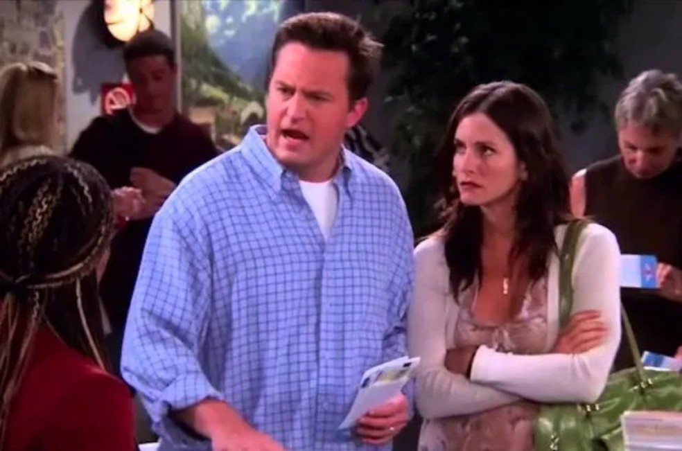 Matthew Perry e Courteney Cox em Friends — Foto: Reprodução