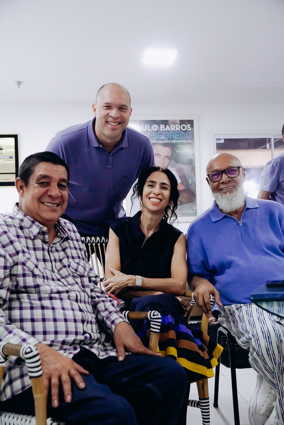 Zeca Pagodinho, Marisa Monte e Mauro Diniz visitam barracão da Portela — Foto: Divulgação Portela