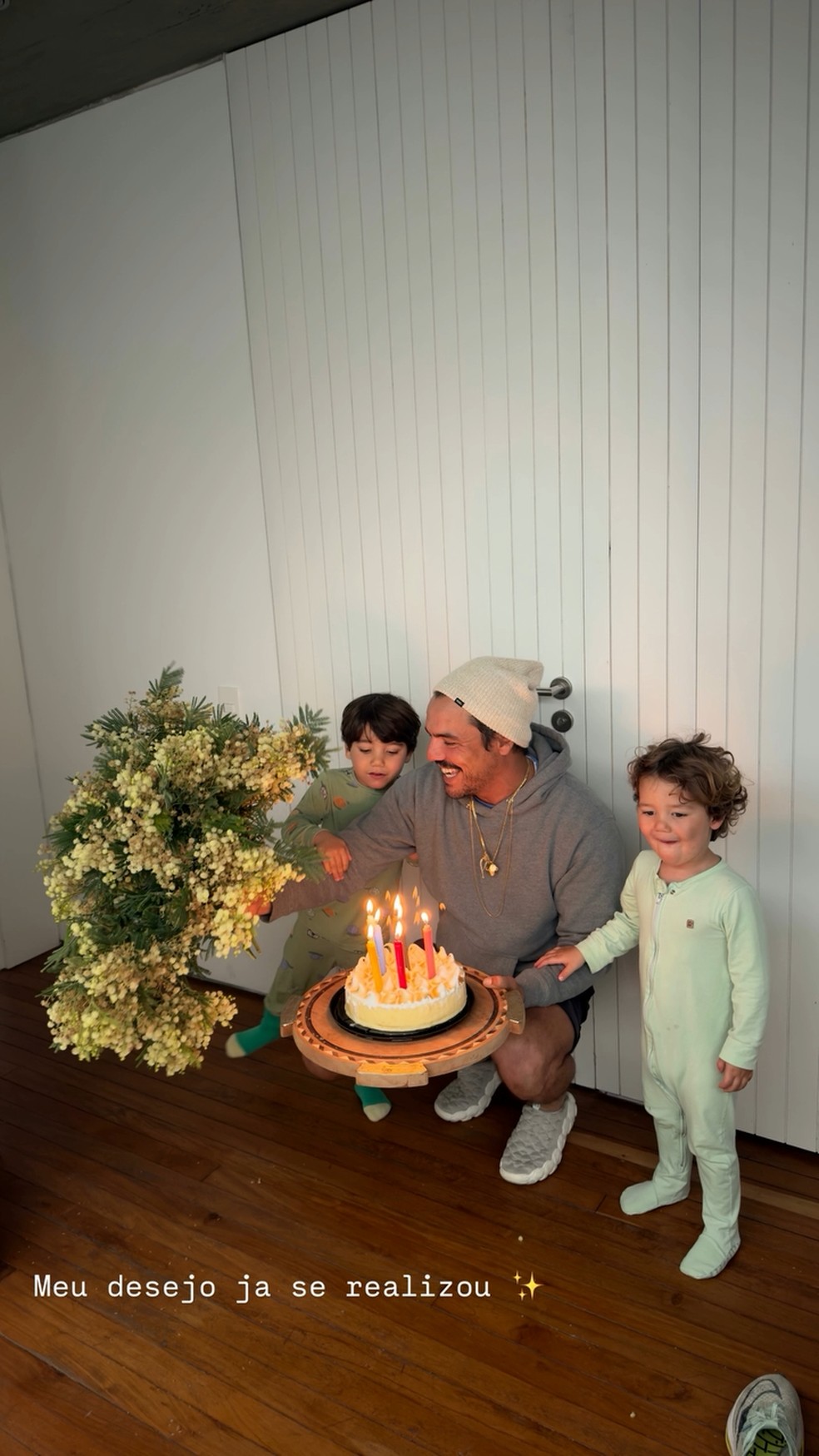 Túlio Dek com os filhos — Foto: Reprodução | Instagram