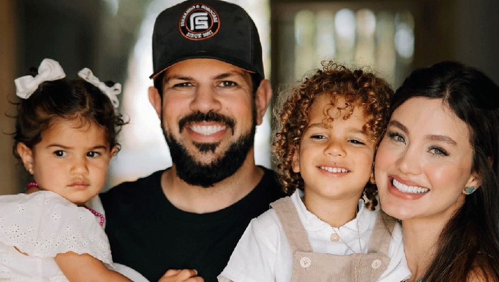 Biah Rodrigues e Sorocaba com os filhos — Foto: Reprodução/Instagram