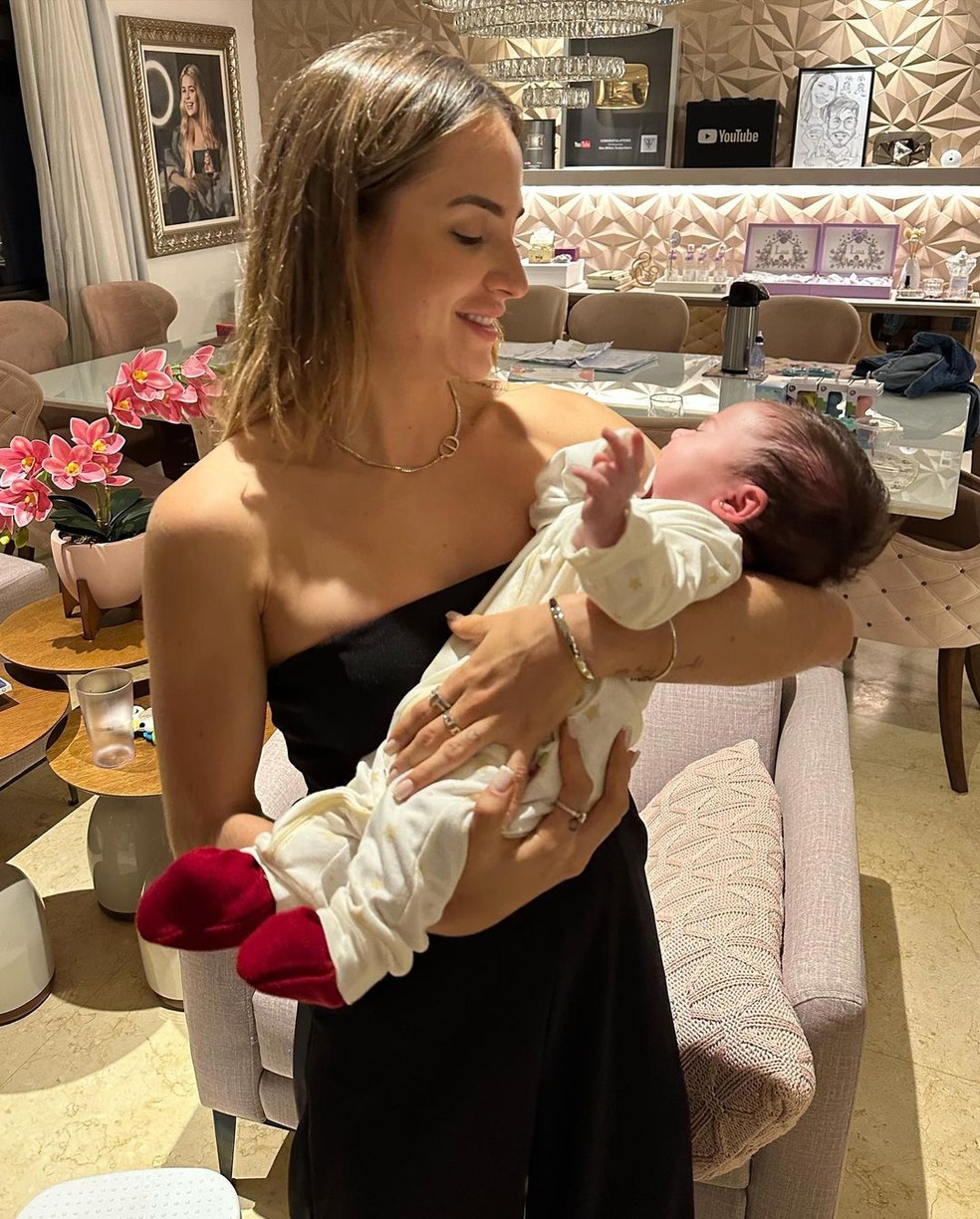 Gabi Martins visita filha de Viih Tube e Eliezer — Foto: Reprodução/Instagram
