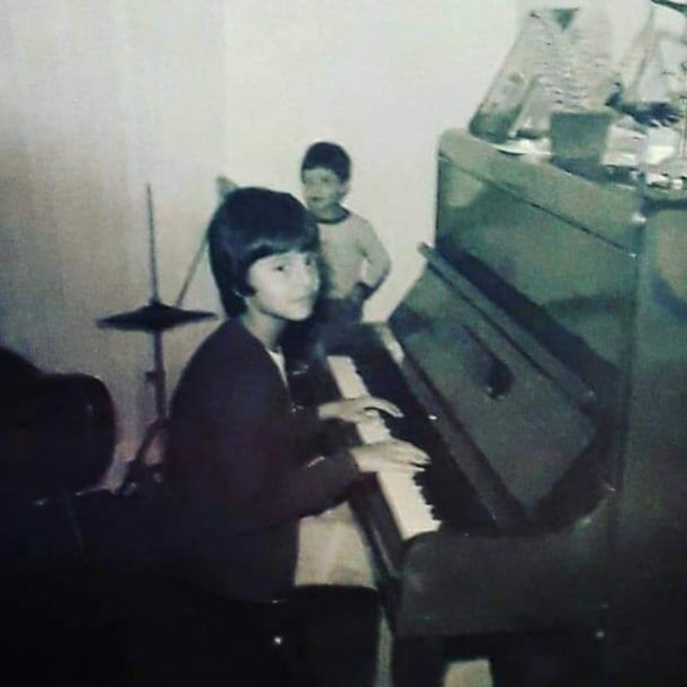 Klaus Hee e o irmão, Klebber Hee, tiveram contato com o universo musical desde a infância — Foto: Arquivo pessoal