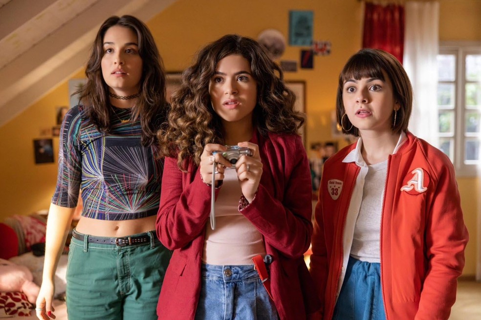 Amanda de Azevedo, Maisa Silva e Klara Castanho em cena de 'De Volta aos 15' — Foto: Netflix
