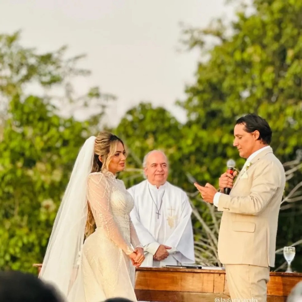 Natalia Sarraff e Ricardo Lago se casam em cerimônia na área externa do Castelo de Brennand, em Pernambuco — Foto: Celebrate Assessoria