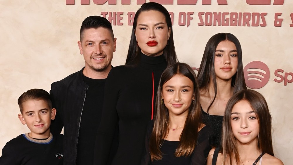 Marina Ruy Barbosa defende Adriana Lima após críticas de internautas à