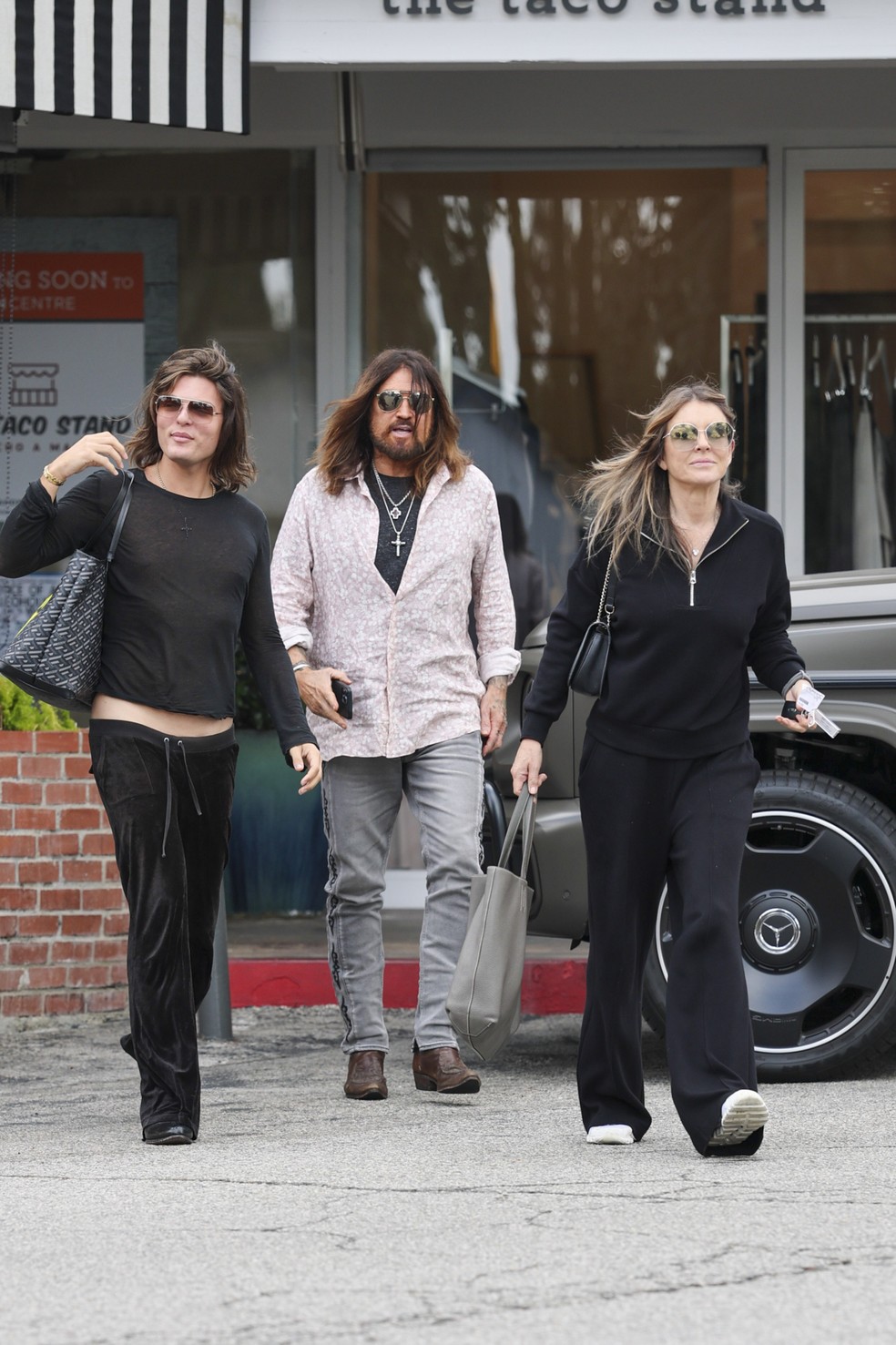 Damian Hurley, Billy Ray Cyrus e Elizabeth Hurley — Foto: The Grosby Group