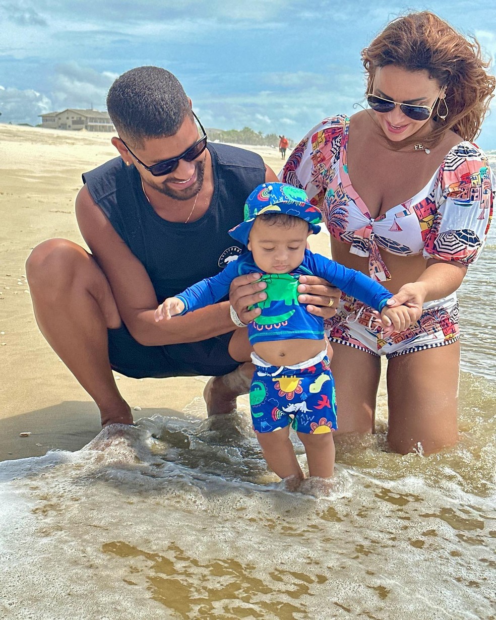 Viviane Araujo curte Ceará com Guilherme Militão e o filho do casal, Joaquim — Foto: Reprodução/Instagram