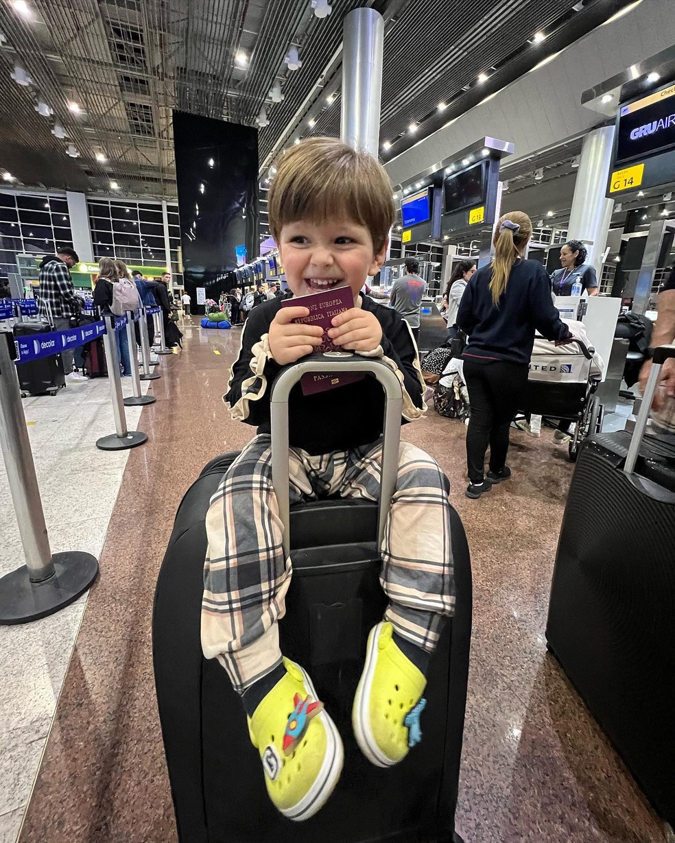 Flavia Viana, o marido, Marcelo Zangrandi, e o filho, Gabriel, viajam juntos para os Estados Unidos — Foto: Reprodução / Instagram