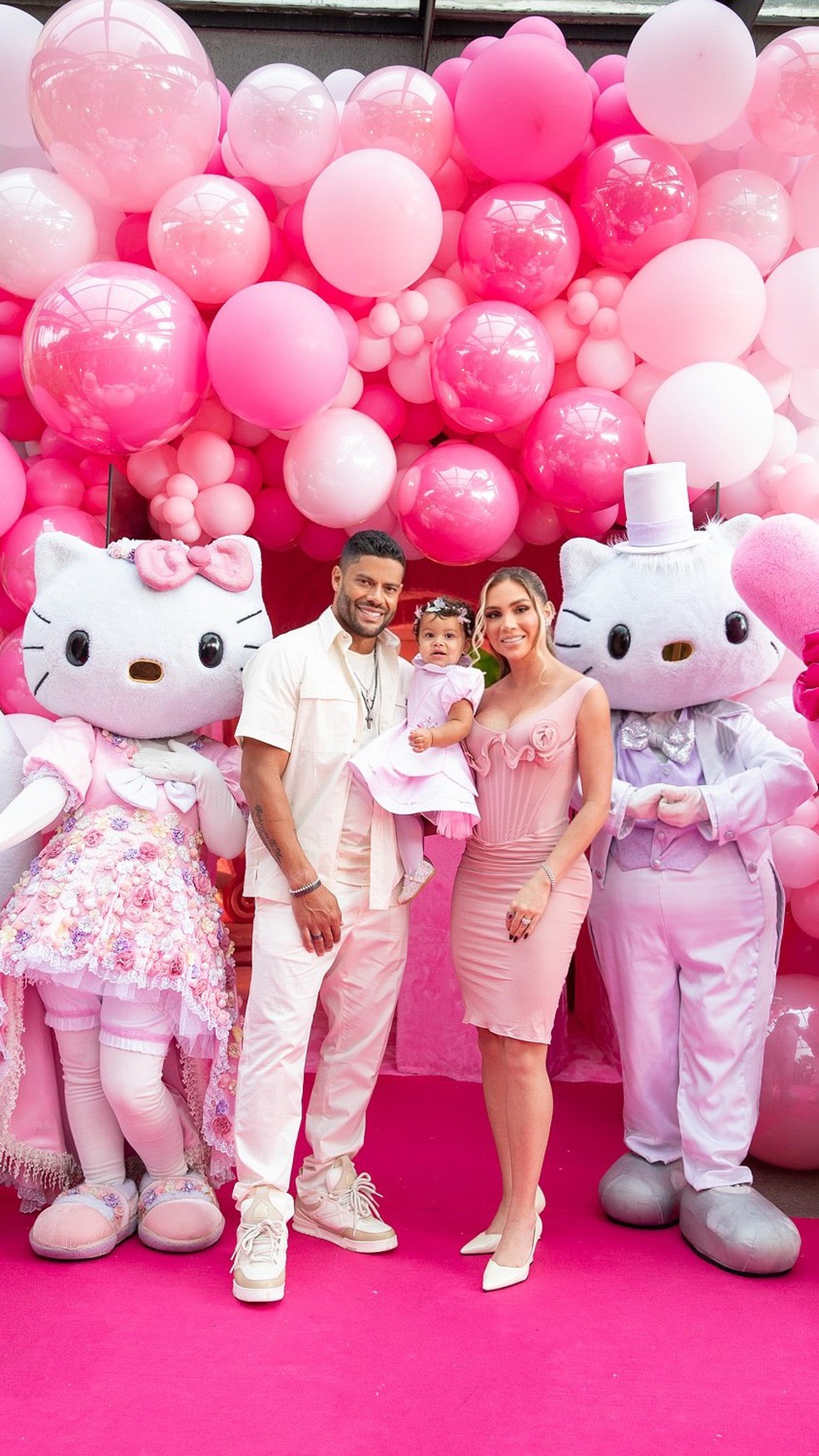 Hulk e Camila Ângelo comemoram um ano da caçula, Aisha — Foto: Davi Nascimento e Carolina Melo