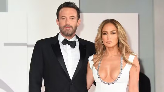 Ben Affleck e Jennifer Lopez estão vivendo separados, diz site