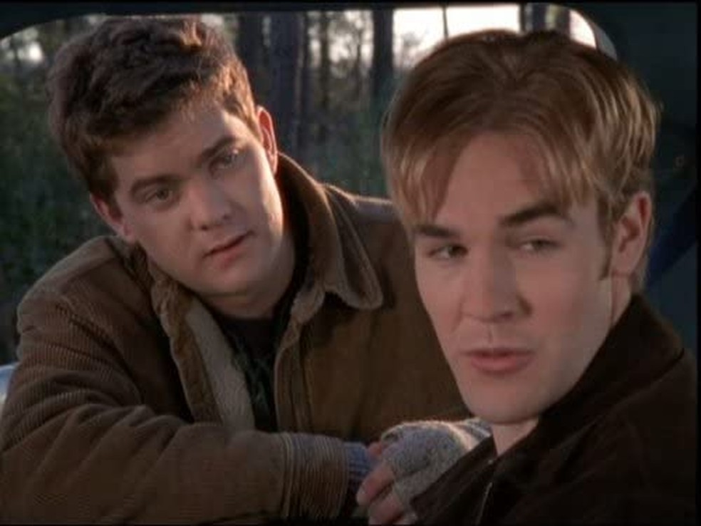 Joshua Jackson e James Van Der Beek em cena de 'Dawson's Creek'  — Foto: IMDB