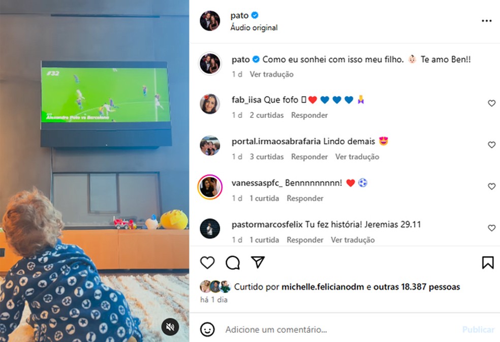 Alexandre Pato mostra Benjamin, seu filho com Rebeca Abravanel, assistindo a jogo dele — Foto: Reprodução/Instagram