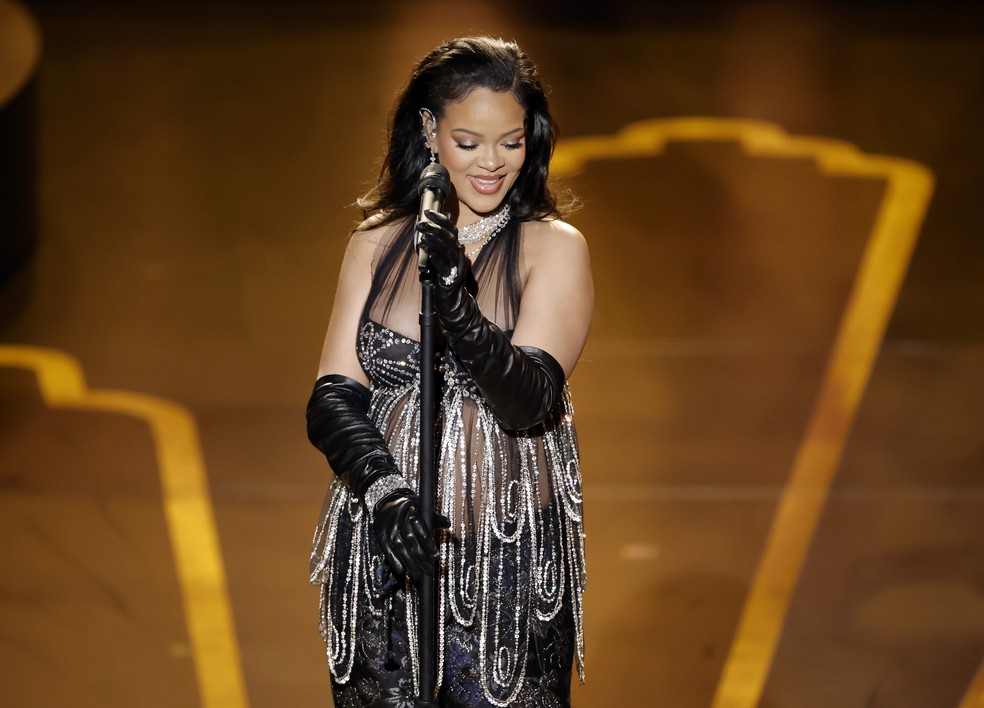 Rihanna canta no Oscar 2023 — Foto: Getty Images