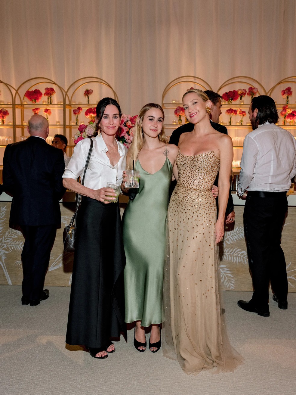 Courteney Cox, Coco Arquette e Kate Hudson no casamento de Jennifer Meyer — Foto: José Vila