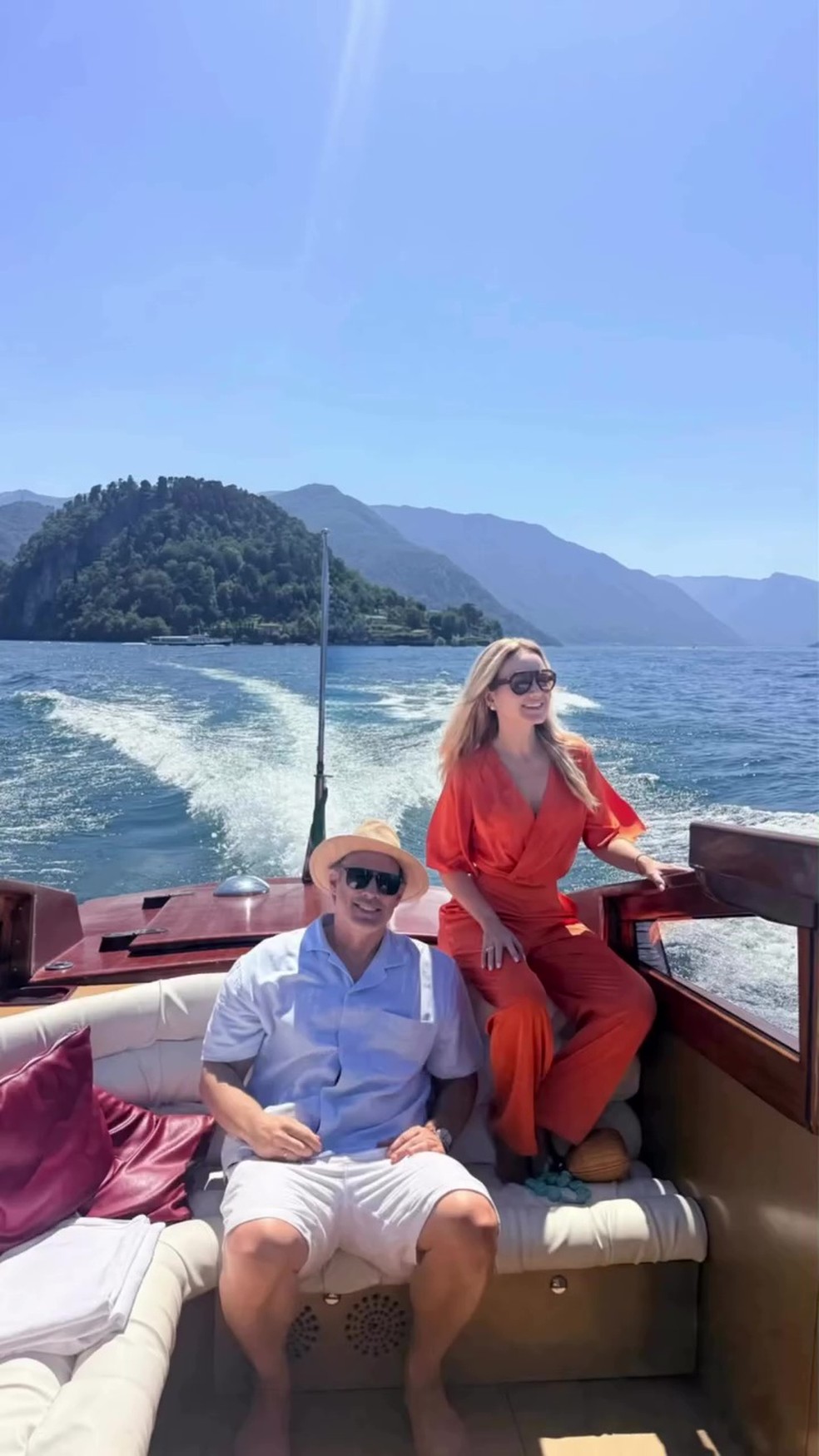 Eliana abre álbum das férias com Adriano Ricco, a filha, Manuela, e sem o filho, Arthur — Foto: Reprodução/Instagram