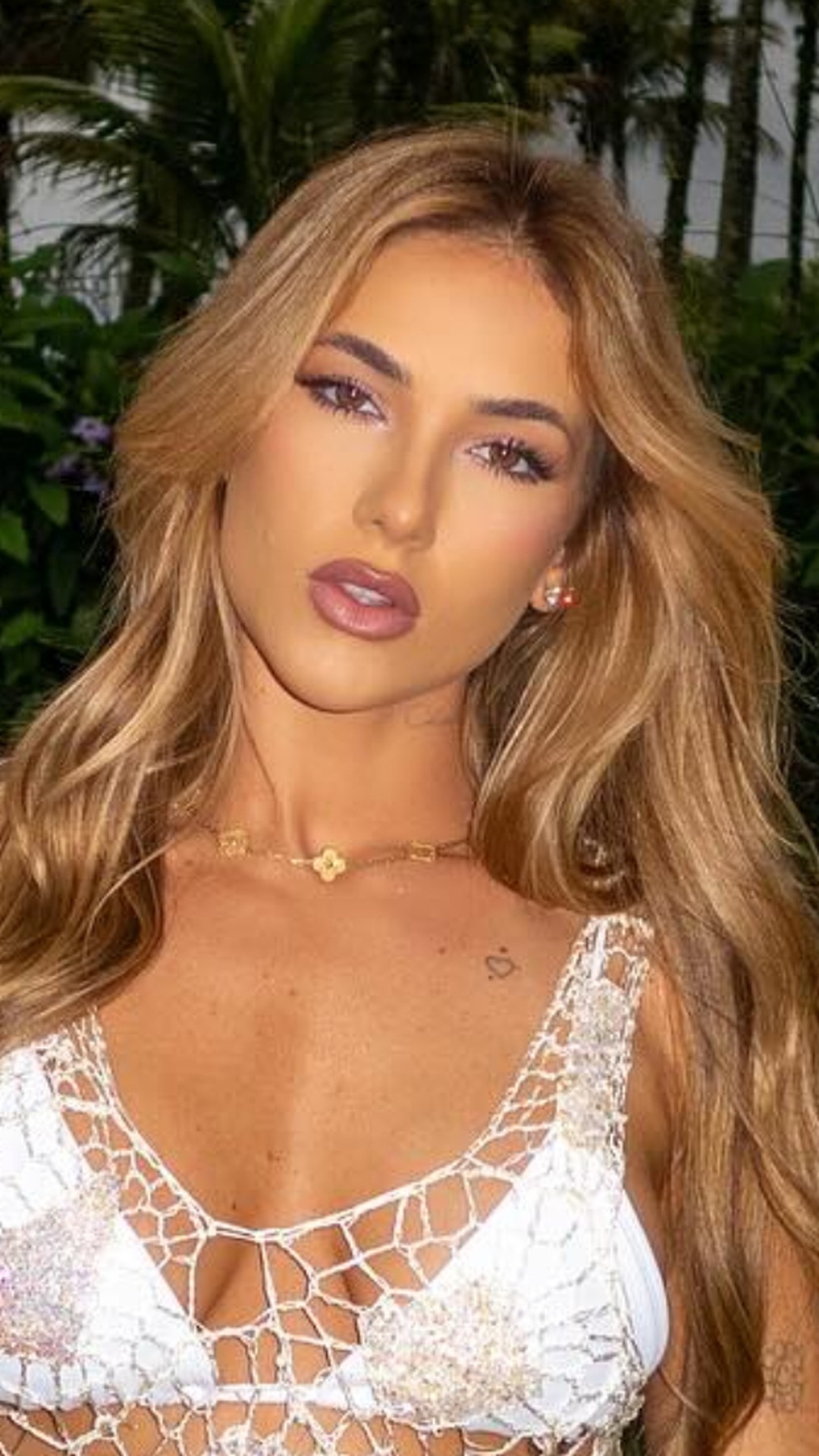 Jenny Miranda posa hot com marido após revelação bombástica da filha