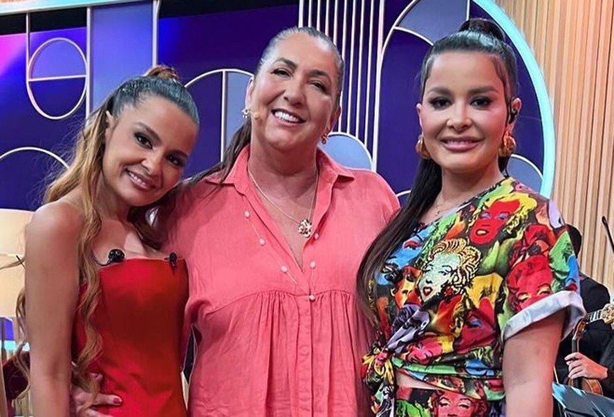 Margareth Serrão posa entre Maiara e Maraisa