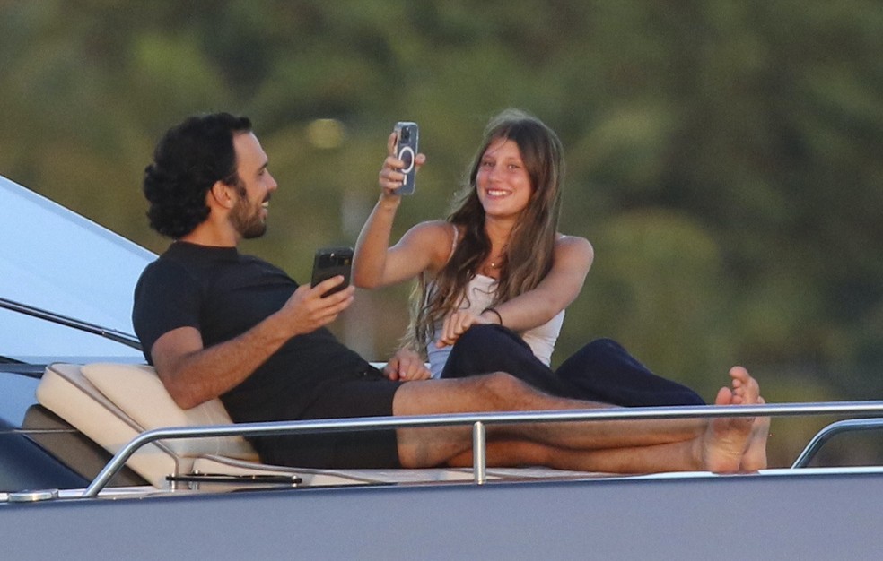 Joaquim Valente e Vivian Lake, namorado e filha de Gisele Bündchen — Foto: Grosby Group
