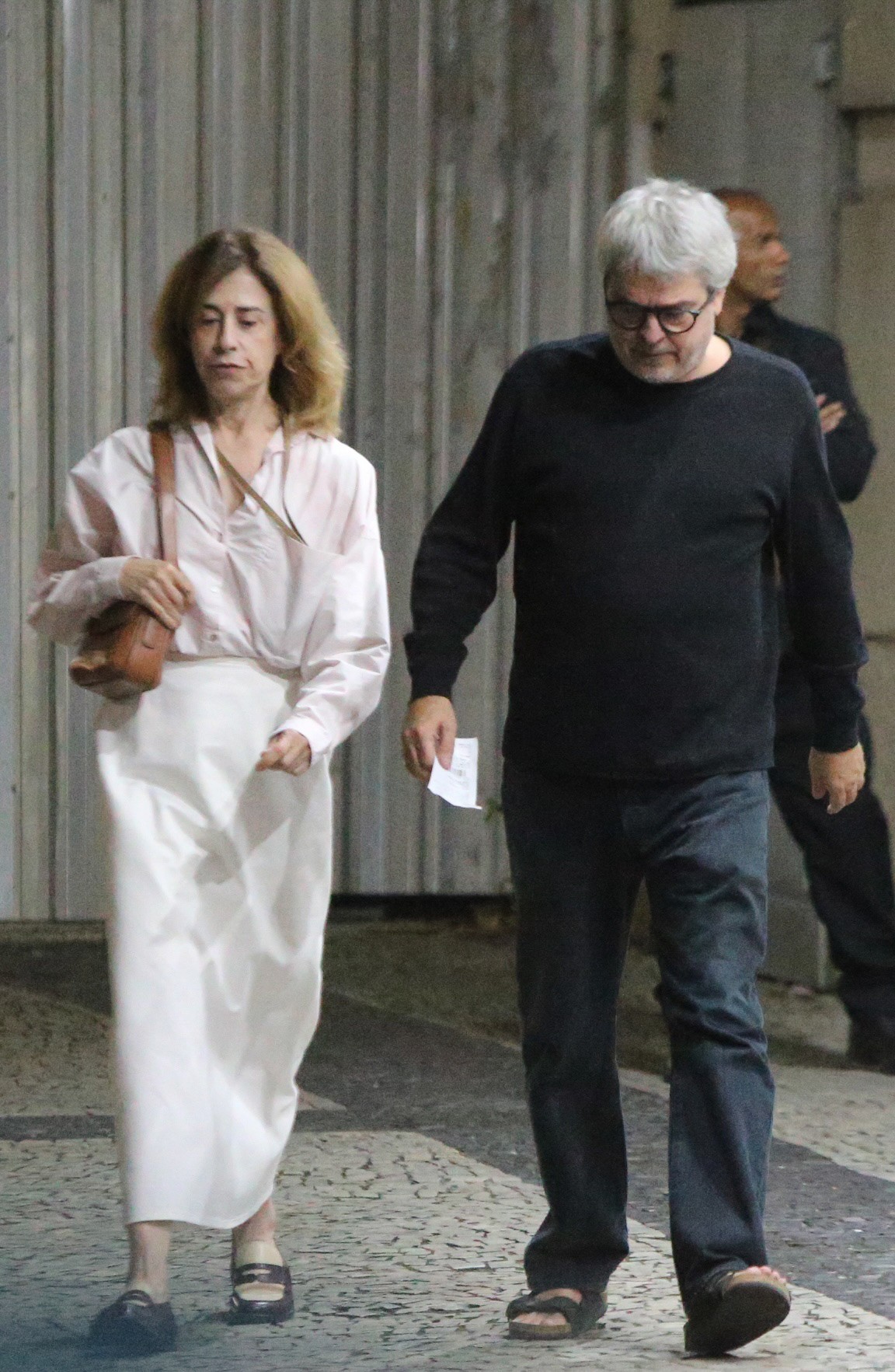Fernanda Torres e marido prestigiam peça em teatro no Rio - QTU Questões do Universo