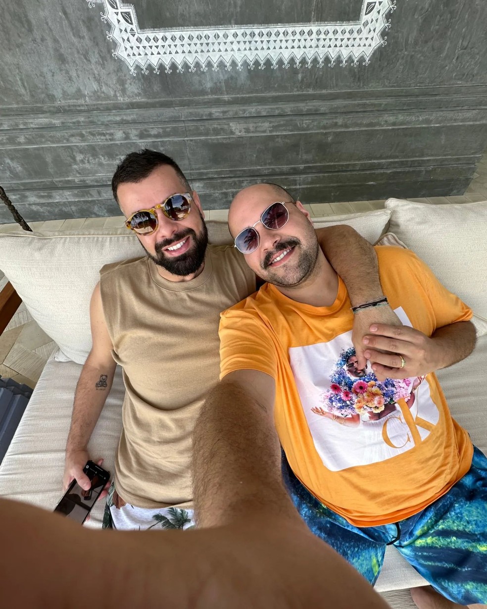 Tiago Abravanel e o marido, Fernando Poli, estão fazendo viagem romântica pelas Maldivas — Foto: Reprodução / Instagram