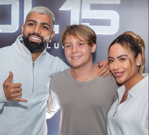 Irmã de Neymar surge em clique raríssimo ao lado de Gabigol e Davi Lucca após sumiço das redes - QTU Questões do Universo