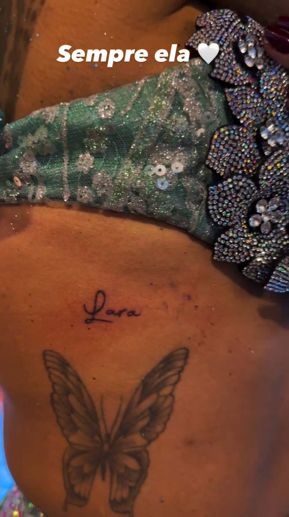 Jeniffer Nascimento faz tatuagem em homenagem para a filha, Lara — Foto: Reprodução/Instagram