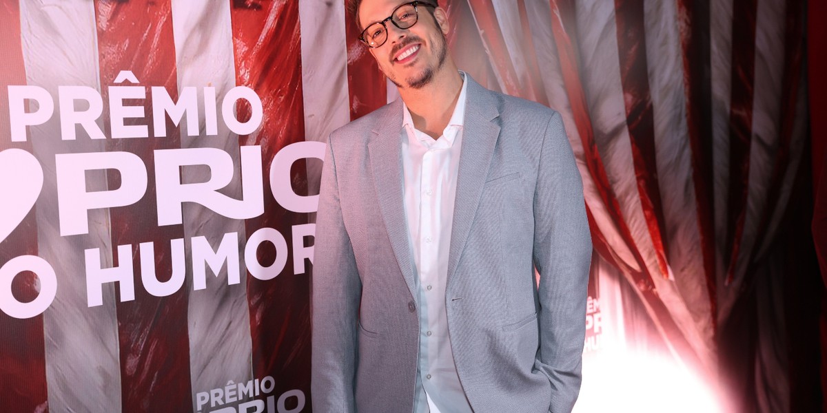 Fabio Porchat entrega Prêmio de Comédia no Rio; veja fotos 