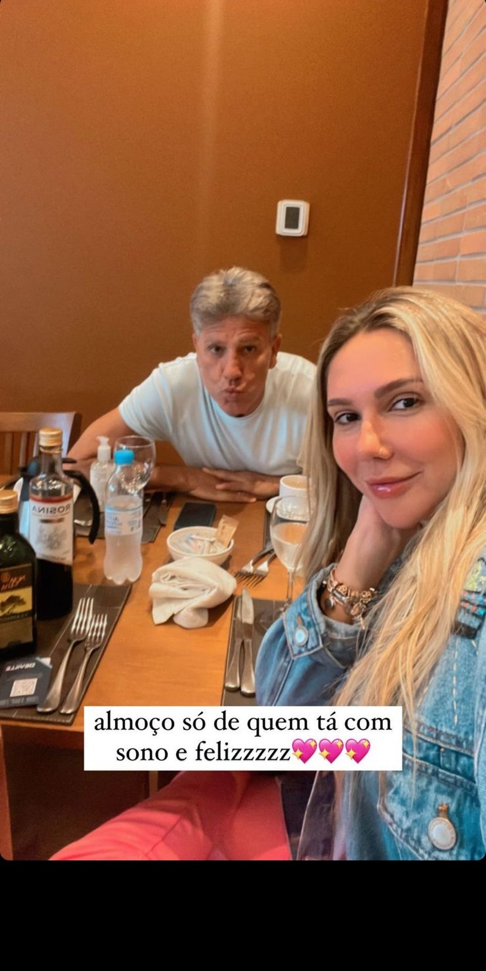 Renato Gaúcho curte folga com Carol Portaluppi após vitória no Grenal