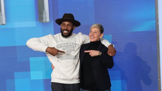 Ellen DeGeneres presta última homenagem a DJ Stephen 'tWitch', seu produtor: "Sentirei sua falta"