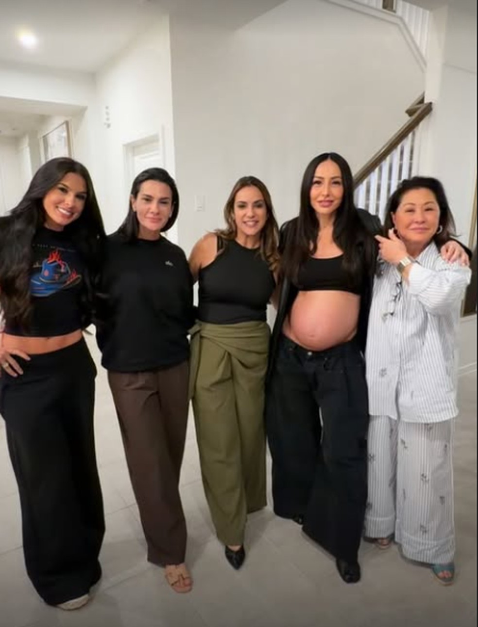 Ana Castela, Michele Castela, Vivian Branco, Sabrina Sato e Kika Sato em Orlando — Foto: Reprodução/Instagram