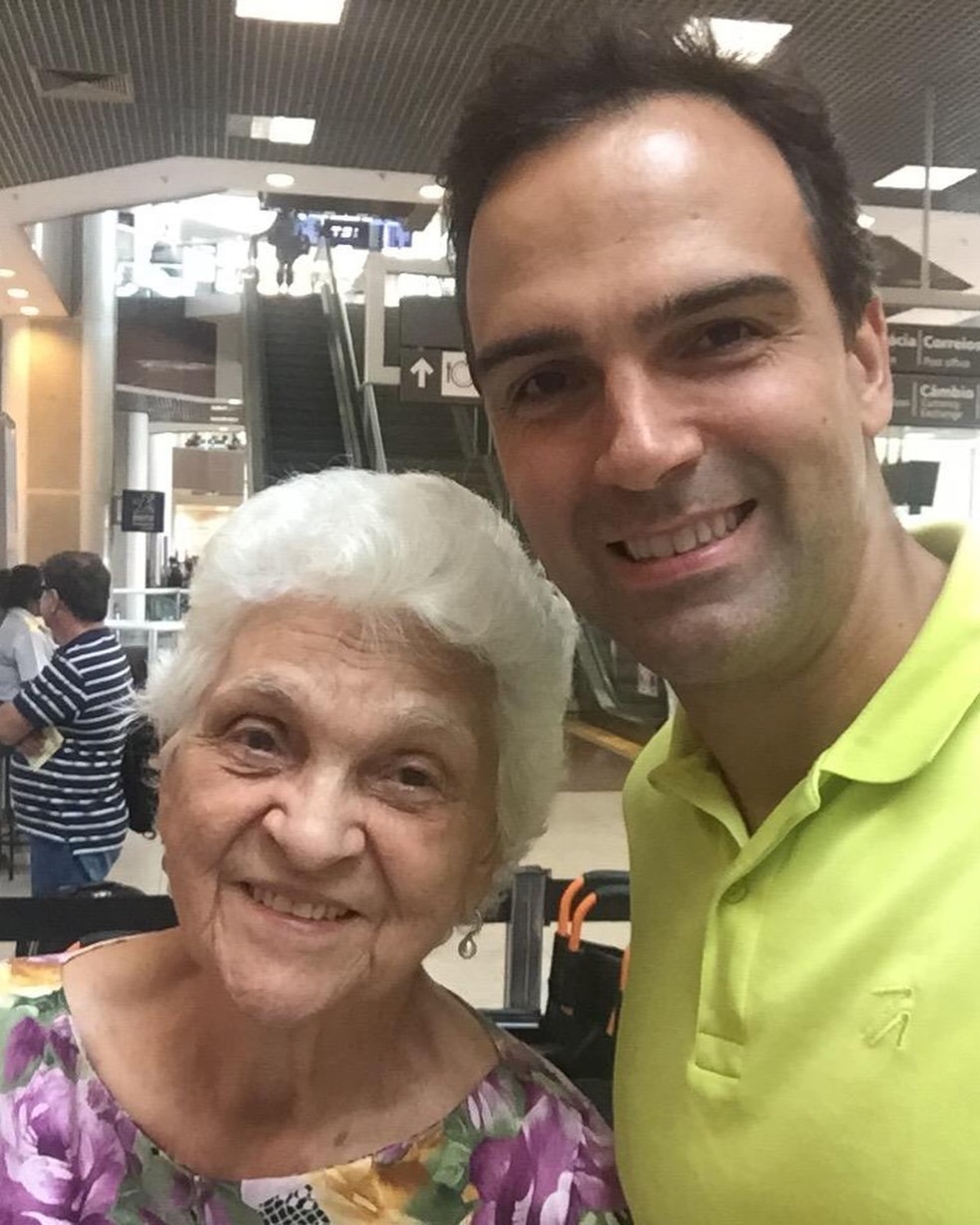 Tadeu Schmidt se despede da m�e e � consolado: 'Dificuldade pra aceitar que nunca mais vou te ver' � Foto: Reprodu��o/Instagram