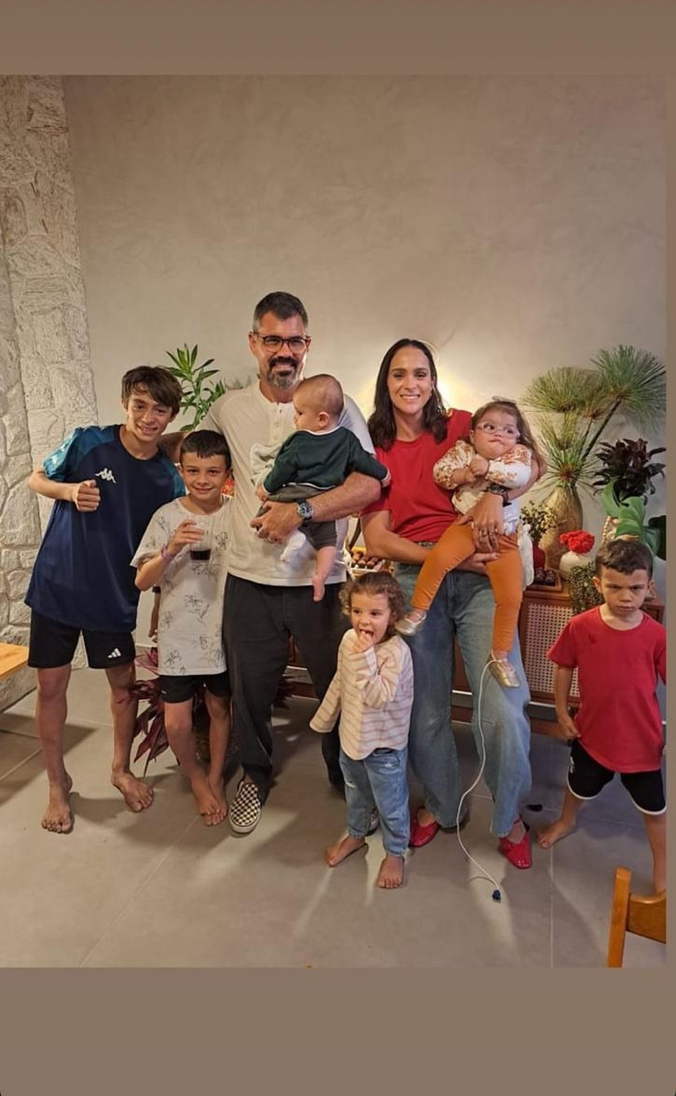 Juliano Cazarré e família — Foto: Reprodução/Instagram